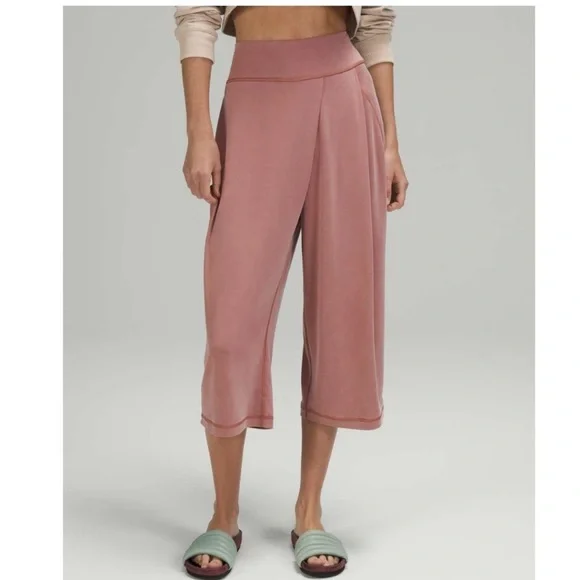 Lululemon Wide Leg High Rise Crop Pants in Spiced Chai, Size 4 - Picture 2 of 13